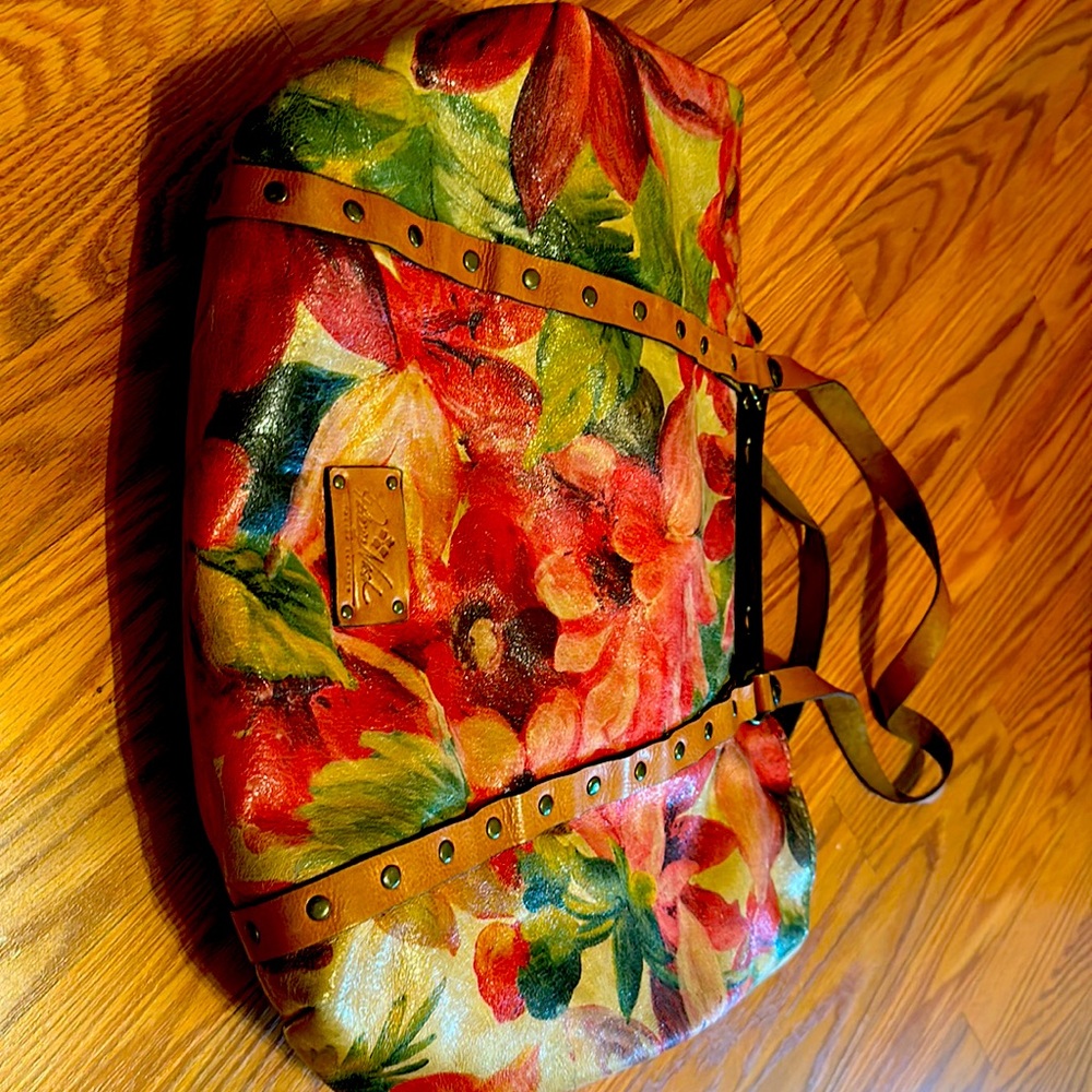 Nice Patricia Nash Purse. In great condition